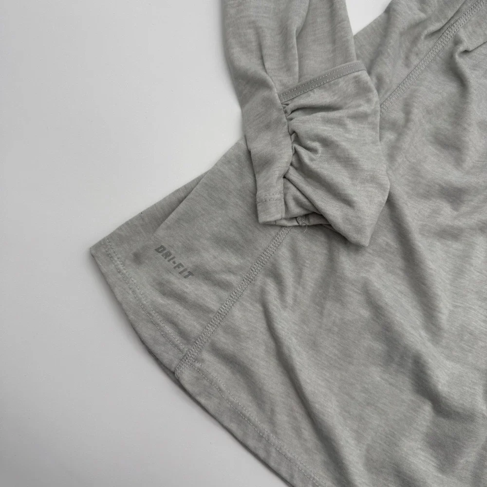 Nike Running Dri-FIT Lightweight Hoodie Gray Long Sleeve‎ Pullover Womens Large